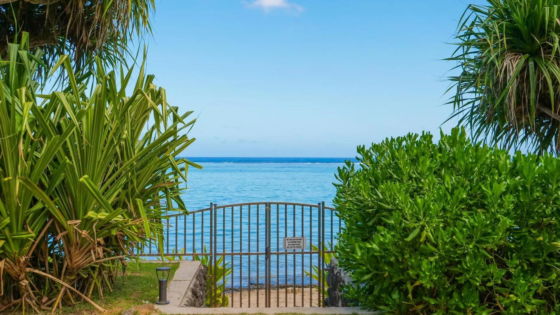 Havre De Paix Avec Piscine Et Plage Idyllique Punaauia  Punaauia (Tahiti)